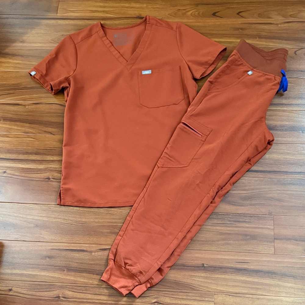 Figs Auburn Scrub Set